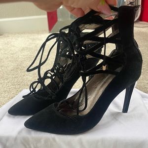 Black lace up pumps